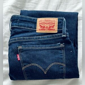 711 Levi’s Jeans